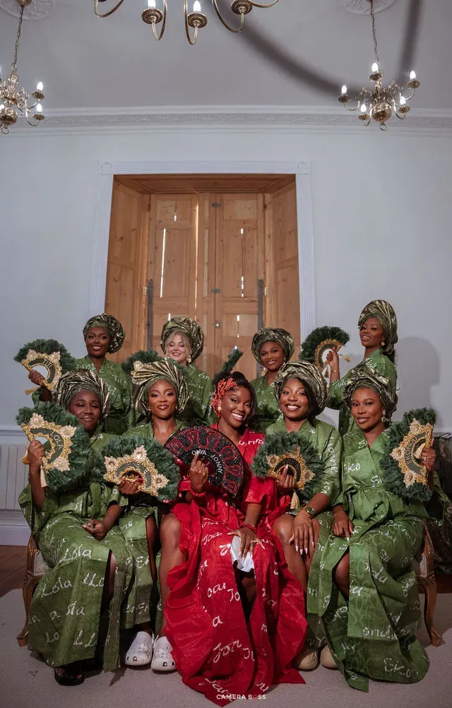 Jo and bridesmaids in a full-length group portrait. CameraBoss portfolio: Jo and Jonny.